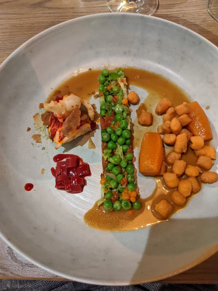 Demi Homard Bleu Petits Pois A la Menthe Et Framboises Carrées